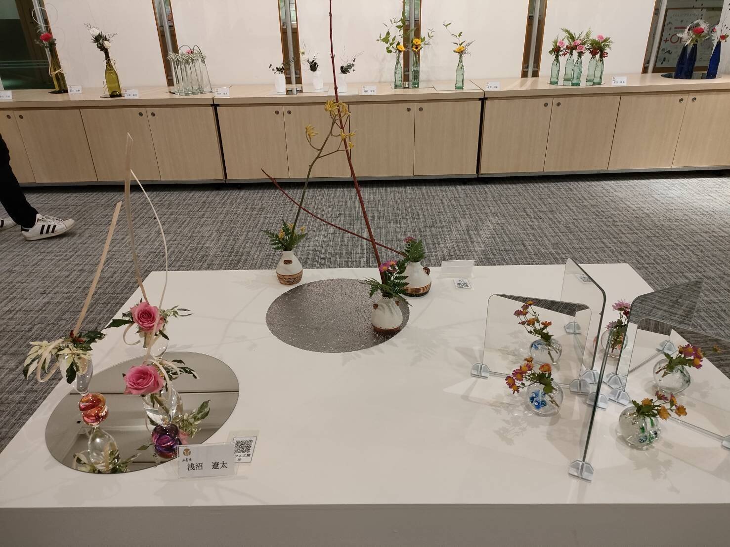 華道具　ゴールドメタル花器　前衛的　小原流　（その他流派）　展示会用　オブジェ 佐賀市文化連盟創立50周年記念花展』に出品されました（佐賀支部