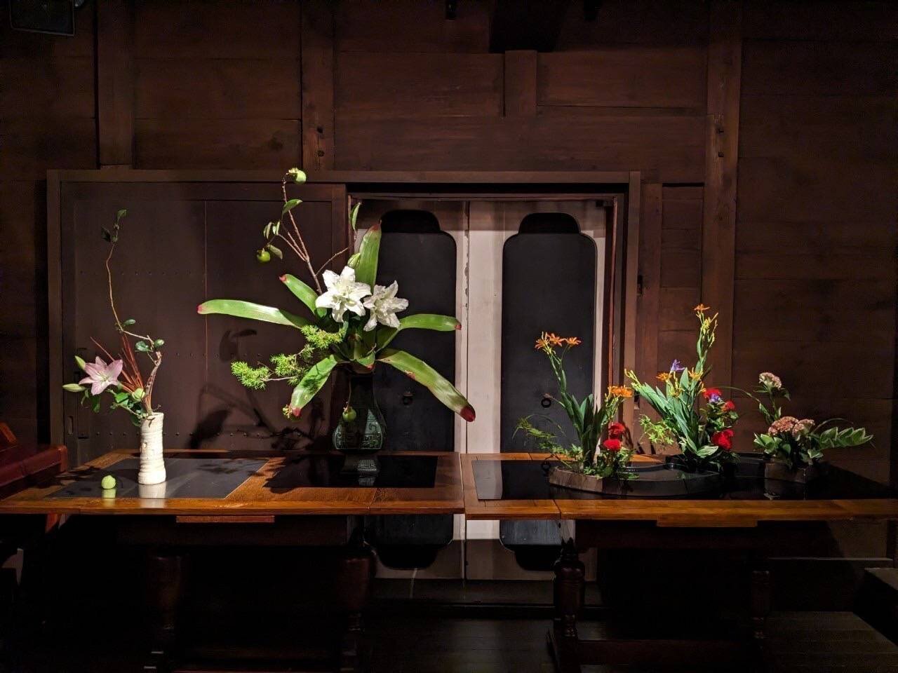 華道具　ゴールドメタル花器　前衛的　小原流　（その他流派）　展示会用　オブジェ 作品 | いけばな小原流五世家元 小原宏貴オフィシャルサイト - Part 2