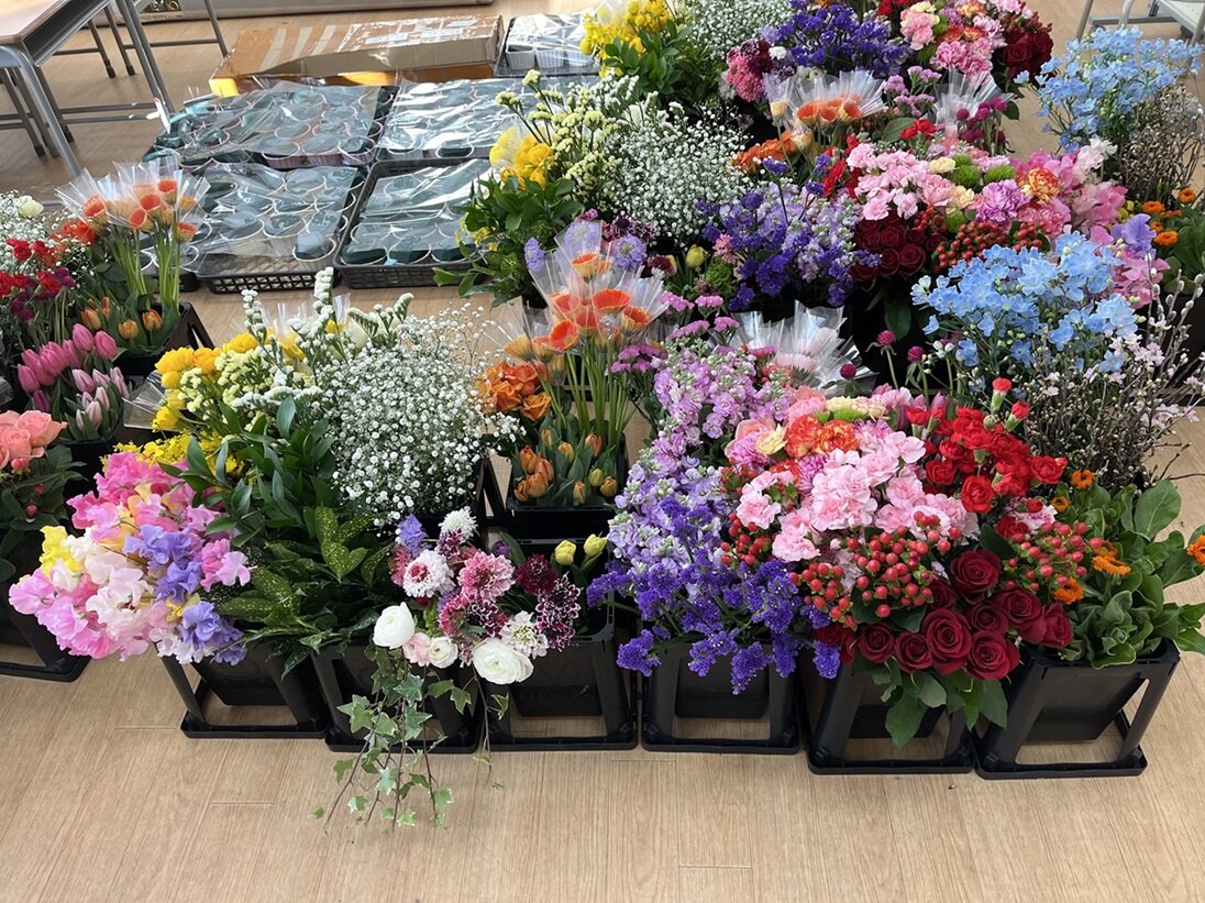 鈴木さん揃えた花.JPG