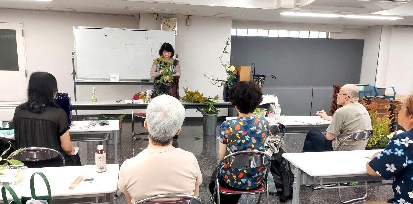 家元教場籠デモ.jpg