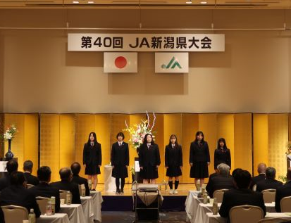 登壇正面トリミング.png