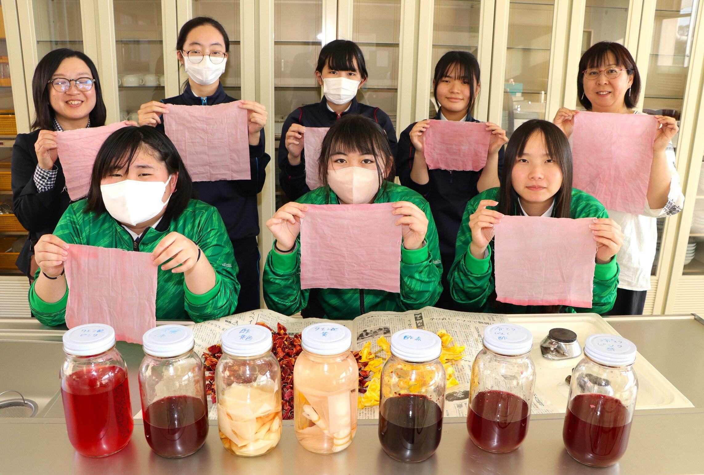 20250501新川高校華道部（日本農業新聞　本田撮影）.JPG